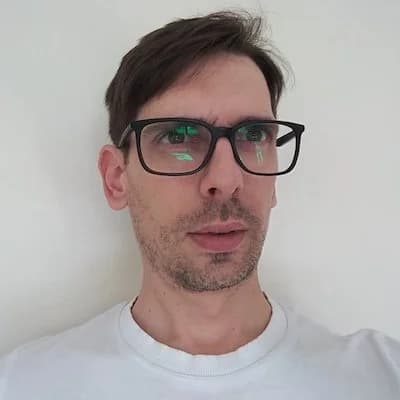 Portrait of Seb Perez, co-founder of Proudli